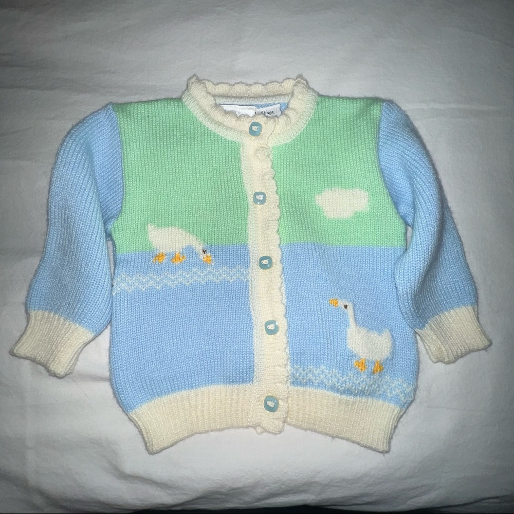 Cute Vintage cardigan•enamel buttons!